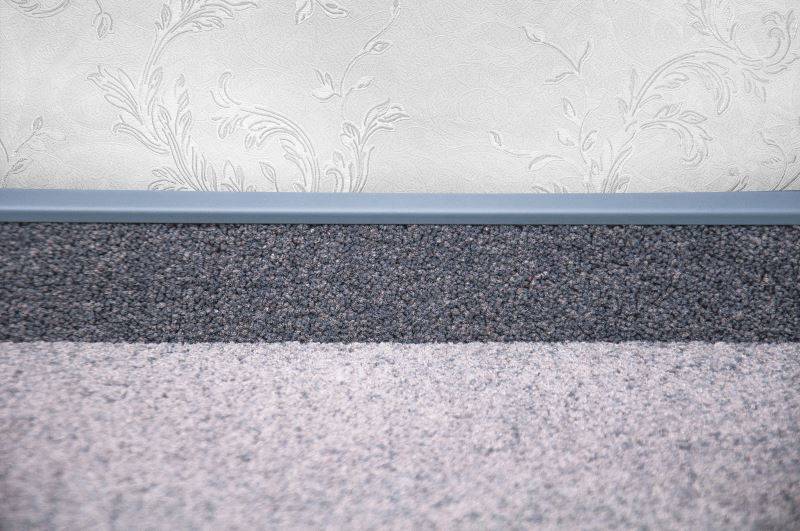 Плинтус для ковролина "Korner" Listwa графит (2500*13,8*50 мм) — купить в Волжском